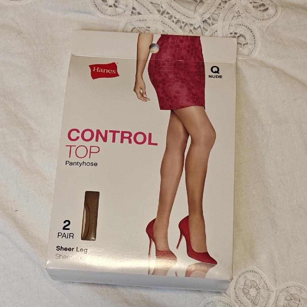 Hanes Control Top Pantyhose NWT - Nude